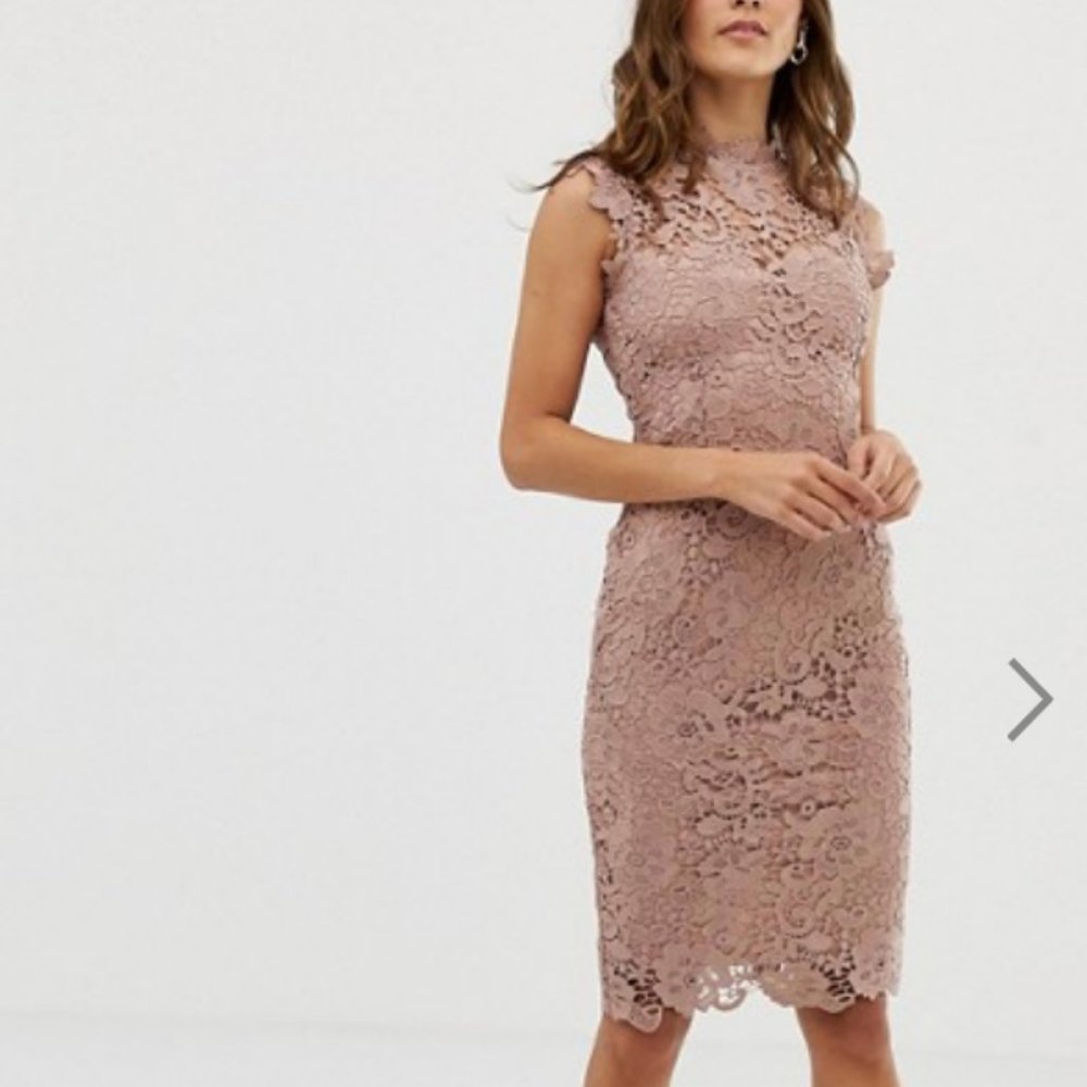 NWT Paper Dolls High-neck Lace Midi Dress in Taupe